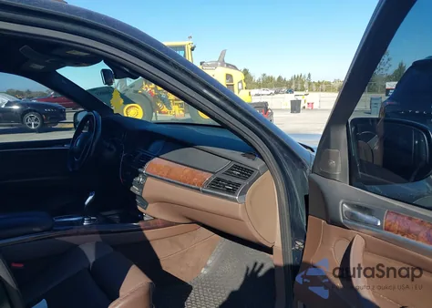 2010 BMW X5 xDrive30I z USA, uszkodzony, nr VIN 5UXFE4C55AL279406